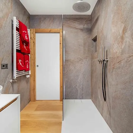 Modern 2 Bedrooms 5 Minutes From The Slopes On Foot * Pontresina